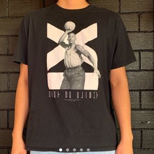 MICHAEL JORDAN GRAPHIC T-SHIRT